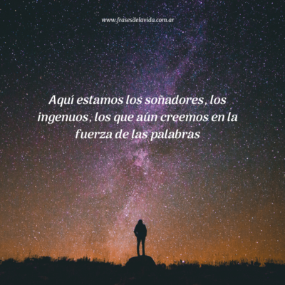Aquí estamos los soñadores, los ingenuos, los que aún creemos en la fuerza de las palabras